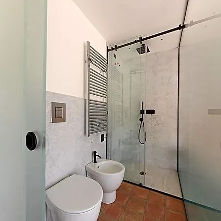 Toto 3*
